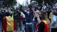 Vecinos del madrile�o barrio de Salamanca participan en una protesta contra el Gobierno