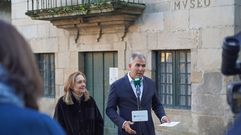 El vicepresidente de la Diputaci�n, Rafa Dom�nguez, y la directora del Museo de Pontevedra, �ngeles Tilve, explican la reforma de los edificios Castro Monteagudo y Garc�a Fl�rez