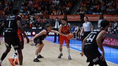 Pablo Cano, en segundo t�rmino, en la visita del Fibwi al Leyma Coru�a