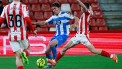 Dani Barcia, durante el partido contra el Sporting en El Molin�n