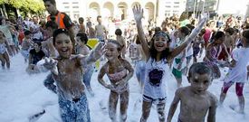 En la celebraci�n del regreso a las aulas del a�o pasado hubo una fiesta de la espuma. 