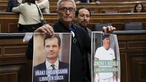 Ca�amero, con los pol�micos carteles