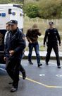 El boirense (tapado con capucha) declar� en Ribeira en noviembre.
