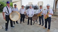 La charanga Rio Leira es de Vilamart�n de Valdeorras.