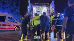 El Samur, en la plaza Manuel Becerra de Madrid,�atendiendo a las v�ctimas del incendio en el restaurante