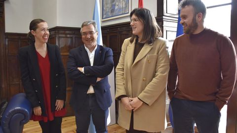 Menor, con representantes de AJE Ourense.