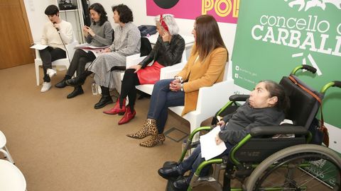 Faladoiro Feministas e Artistas, celebrado ayer en la biblioteca Rego da Balsa de Carballo
