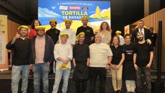 Los 27 cocineros participantes en el campeonato, celebrado en el CIFP Paseo das Pontes.