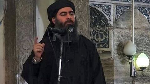 Captura de un v�deo difundido por el Estado Isl�mico en el que aparece Abu Bakr al Bagdadi