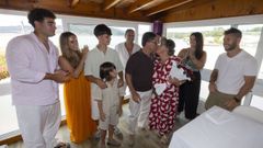Evaristo y Asunci�n celebraron sus cincuenta a�os de matrimonio con su familia en Cabana.
