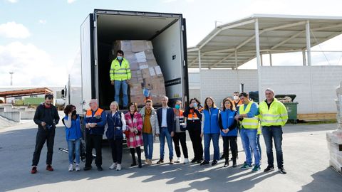 El transporte financiado por Afundacin y Abanca llevar 23 toneladas del material donado por los ourensanos en la campaa de AGA Ucrana y el Concello de Ourense