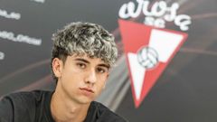 Hugo Torres, durante su breve presentaci�n en la sala de prensa del Arousa.