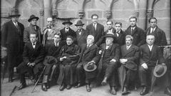 Miembros del Seminario de Estudos Galegos, en una imagen tomada en Santiago en 1928