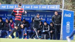 Canedo Vetusta Internacional Requexon.Ca�edo da �rdenes durante el encuentro ante el Internacional