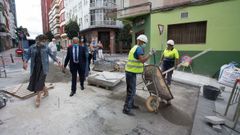 Visita de la alcaldesa de Lugo y del presidente de la Diputaci�n a las obras de peatonalizaci�n en Recatelo