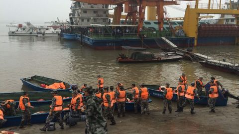 El Gobierno chino ha desplazado a m�s de 1.000 polic�as a la zona para participar en las tareas de rescate.
