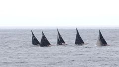 Los veleros de la clase 6 metros, en la ra de Pontevedra durante el primer da de regatas