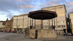 El palco de la m�sica est� en el paseo de fachada mar�tima, en pleno centro, al lado de la traves�a