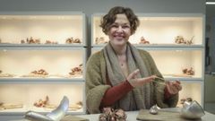 Jose Castro muestra en Noroeste (en la r�a Travesa, 5) una de las piezas de la colecci�n �L�nea�, con la que gan� el Premio Nacional de Artesan�a. Se trata de una serie muy extensa, en la que lleva trabajando desde hace m�s de 10 a�os, inspirada en la simpleza de la l�nea.