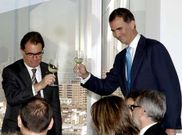 <span lang= es-es >Quinta visita de los pr�ncipes</span>. Don Felipe presidi� ayer en Hospitalet la inauguraci�n de la nueva sede de la empresa Puig. En su quinta visita a Catalu�a en lo que va de a�o, brind� con Mas, ante el que apel� a los valores de Puig, que puso como ejemplo para llevar al mundo la imagen de Catalu�a y Espa�a,  y abog� �por apostar por ese futuro brillante y esperanzador que queremos forjar todos juntos�.