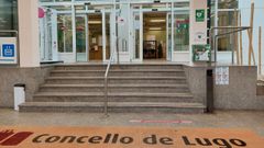 La entrada del edificio administrativo del Concello