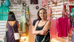 La viguesa Bego�a Rodr�guez Castro en la tienda de ropa Kil�metro Zero, que abri� hace casi 38 a�os y es de los pocos establecimientos que no son franquicias en el centro de Vigo. El local forma parte de una serie de establecimientos de titularidad municipal en la Porta do Sol 
