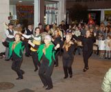 Grupos de m�sica y baile caldearon el ambiente. 