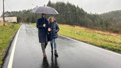 El alcalde de Cabanas con la delegada territorial de la Xunta vistan las obras del Plan Cami�a Rural