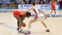 Imani Tate recibe la presi�n de Vorackova en el Ensino-Zaragoza de la pasada jornada.
