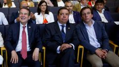 Caballero y Almeida, con el ministro Luis Planas entre ellos.