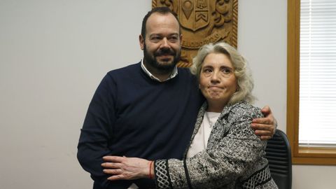 El portavoz del PP, Manuel Cerdeira, y la alcaldesa no adscrita Rosa da Lama, antes del PSOE, en el pleno de nombramiento en enero