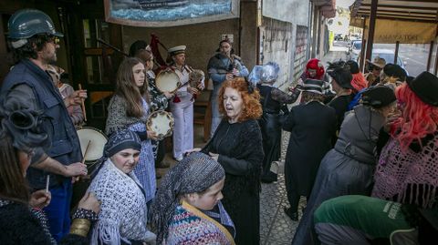 Entierro de la Cunca en Praia Xard�n (Boiro)