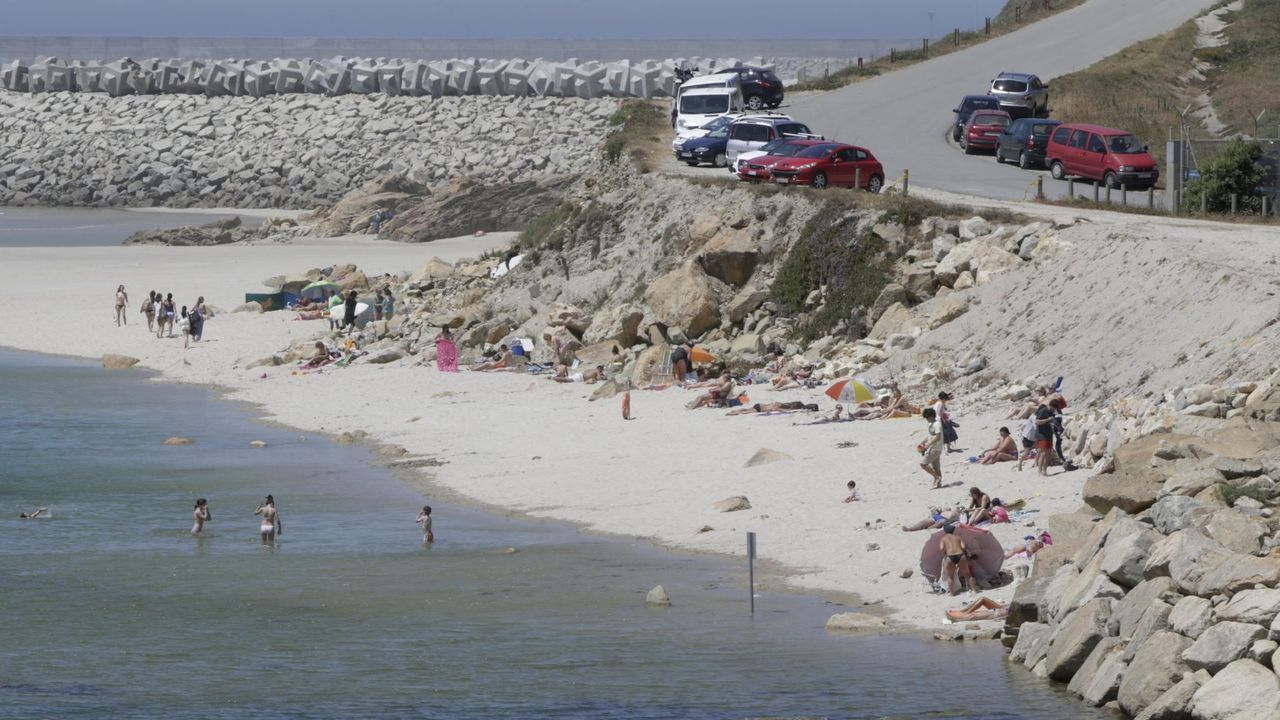 El bus a las playas inicia su ruta delante de la oficina de turismo