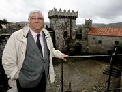 Jos� Mi�ones Trillo, en el castillo de Vimianzo, en una imagen tomada a comienzos del 2010. 