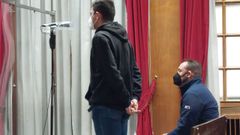 Los dos acusados, en un momento del juicio oral en la Audiencia de Ourense. 