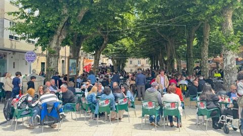 Comensales en la Festa da Troita de Ponte Caldelas