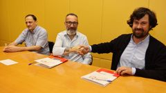 El director del IES Torrente Ballester de Pontevedra, David Castro, y el director t�cnico de Cer�mica Campo, Gonzalo Souto, firmaron este mi�rcoles el convenio de colaboraci�n