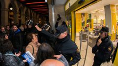 Concentracion frente al Alimerka de Marques de San Esteban de Gijon