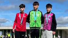 Iago Bello, primero por la izquierda