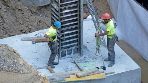 EL PRESIDENTE DE LA XUNTA ALFONSO RUEDA Y EL ALCALDE DE PONTEVEDRA MIGUEL ANXO FERNANDEZ LORES VISITAN LAS OBRAS DEL HOSPITAL GRAN MONTECELO