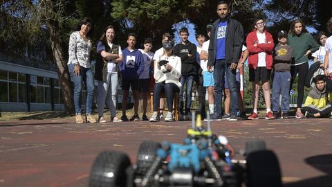 Taller de manejo de drones en albergue Gandar�o