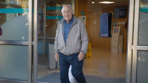 Amancio Ortega saliendo este sbado del hospital Quirn donde su hija Marta ha dado a luz a su tercer hijo, Manuel