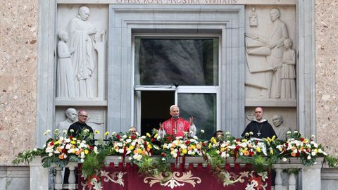 El papa Le�n XIV rezando el rosario desde Montserrat.