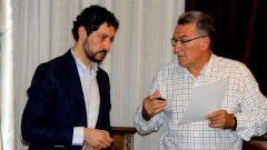 Lecciones de �tica. Alfredo Garc�a (derecha) consider� �una salida de tono� que Mois�s Blanco (izquierda) le espetase al edil Tino Alonso:  Eu a  vostede p�dolle dar todas as clases de �tica, vostede a min si que non� apelando a una cuesti�n privada que no quiso aclarar