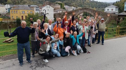 La Asociacin Cabalo Blanco visitando Navia de Suarna dentro del programa Coece a ta provincia