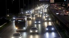 Trfico intenso a primera hora de ayer en Alfonso Molina