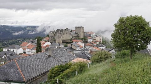 Fortaleza de Castro Caldelas, en la Ribeira Sacra ourensana