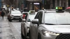 Parada de�taxis�en el ensanche de la plaza de Galicia, Santiago.