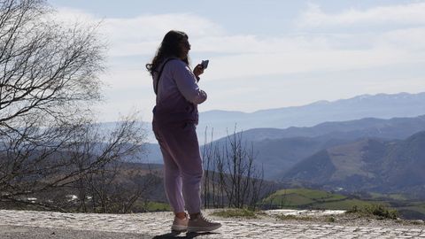 Animaci�n en O Cebreiro, con peregrinos y visitantes en la Semana Santa