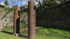 �Ten unha patina de liques que lle corresponde por estar no parque, pero iso non � deterioro�, explica Mercedes Ros�n
